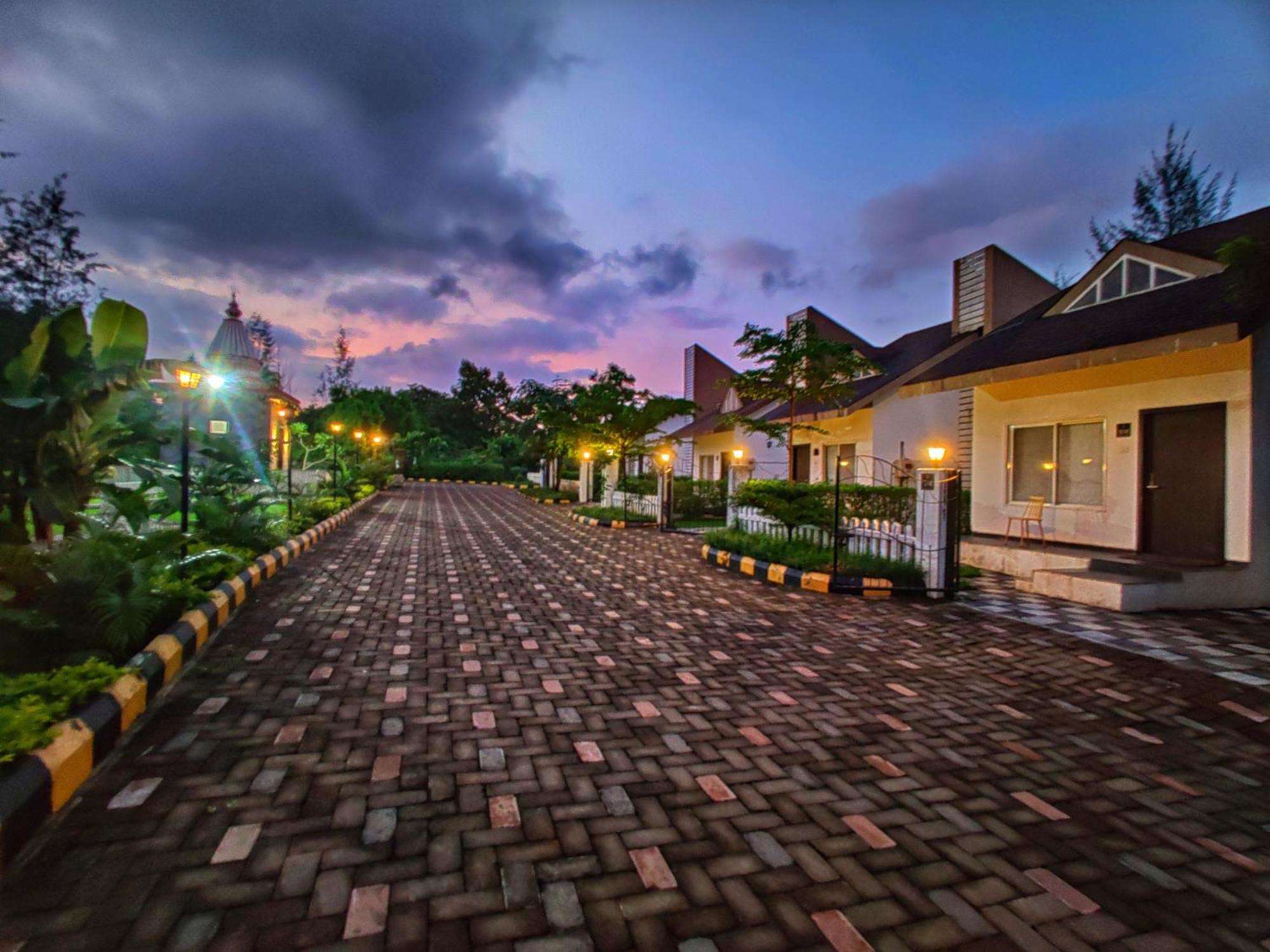 Pushpam Sanskruti Resort Karjat - A Pure Veg Resort Dhamni Екстериор снимка