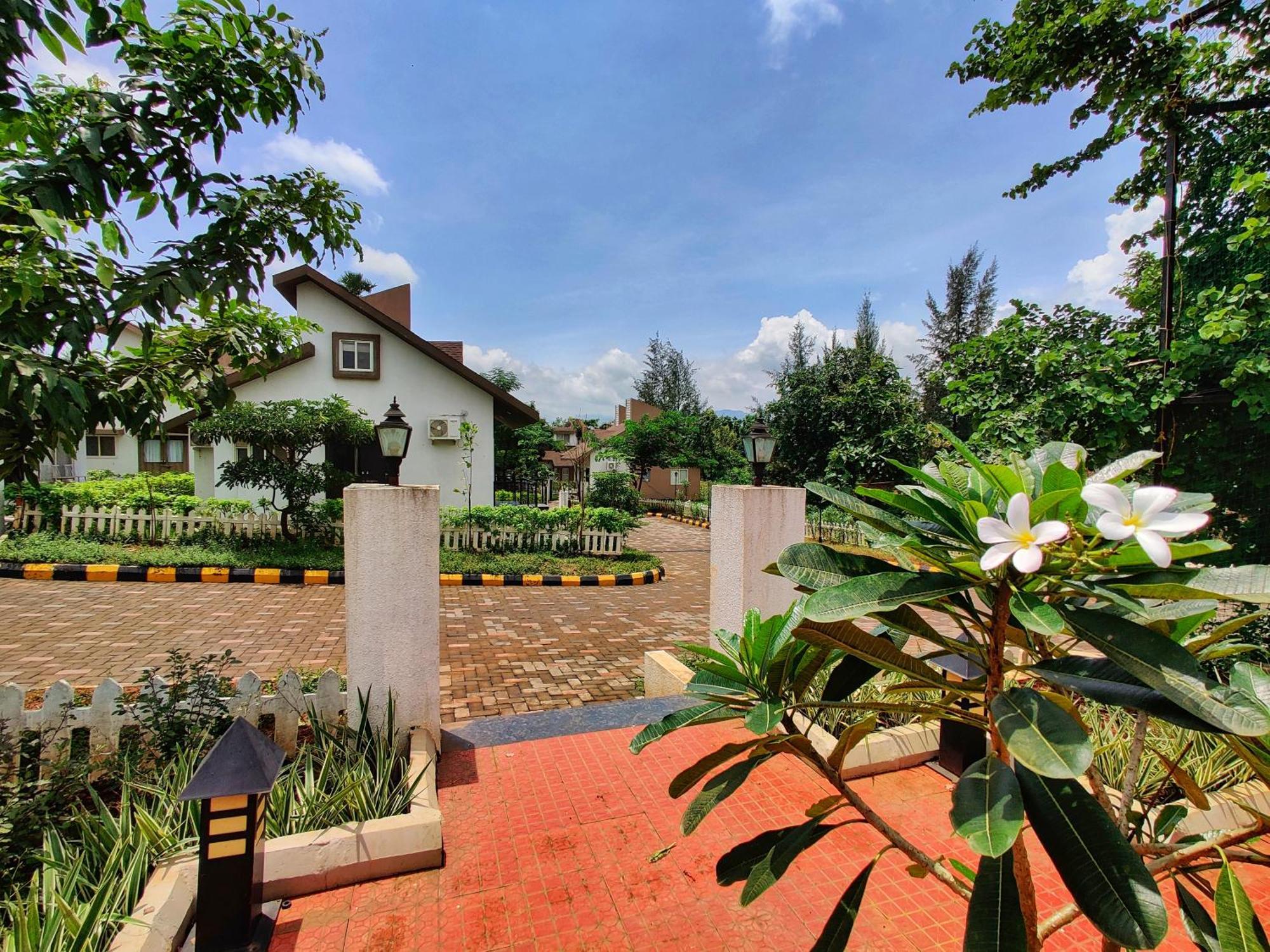 Pushpam Sanskruti Resort Karjat - A Pure Veg Resort Dhamni Екстериор снимка
